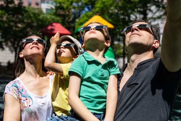Eclipse total de sol en España protege tu vista Optica Ubeda federopticos Trinidad