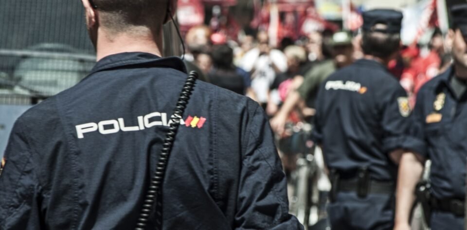 Lentes Orto-K solución para la miopía en oposiciones a Policía y Guardia Civil Úbeda optica sin cirugia