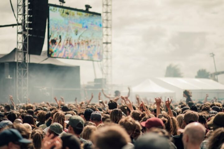 Cómo proteger tus oídos en los festivales de música audiocentro trinidad federopticos centro auditivo Úbeda