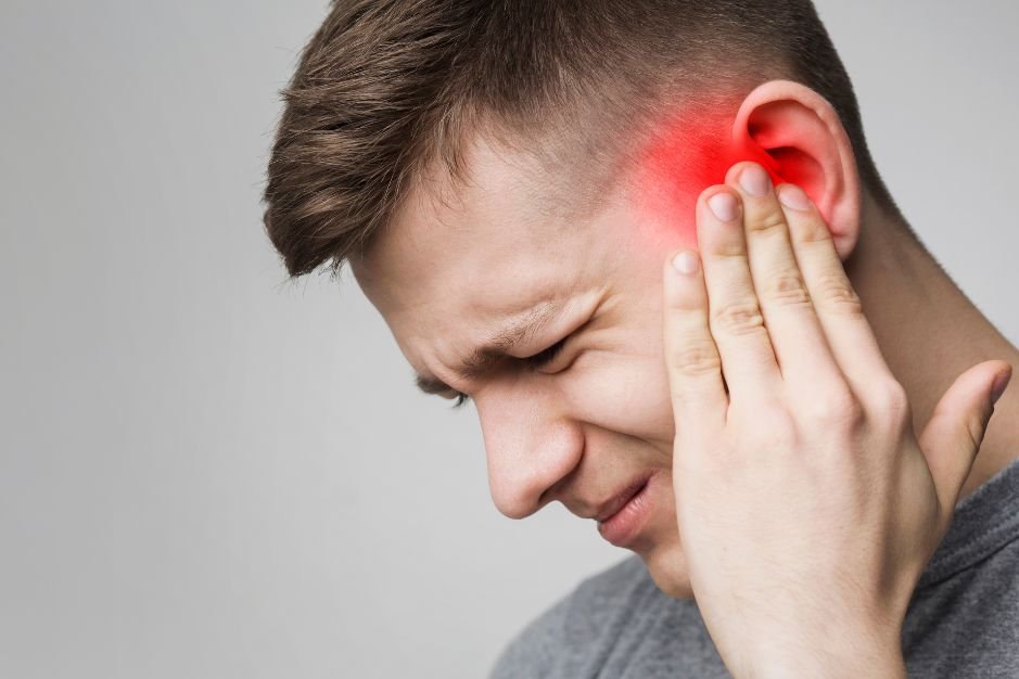 Acúfenos o tinnitus por qué aparecen los pitidos en los oídos audiocentro trinidad ubeda centro auditivo audicion